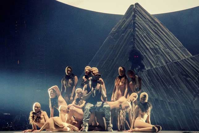 kanye-west-yeezus-tour-illuminati.jpg