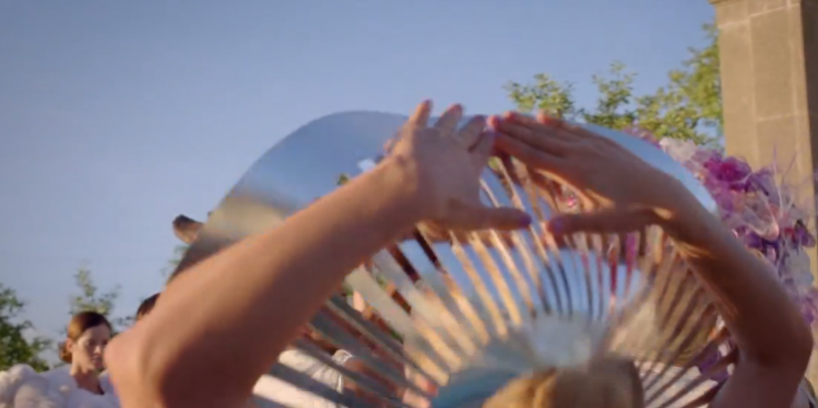 Lady-Gaga-GUY-Illuminati-Triangle