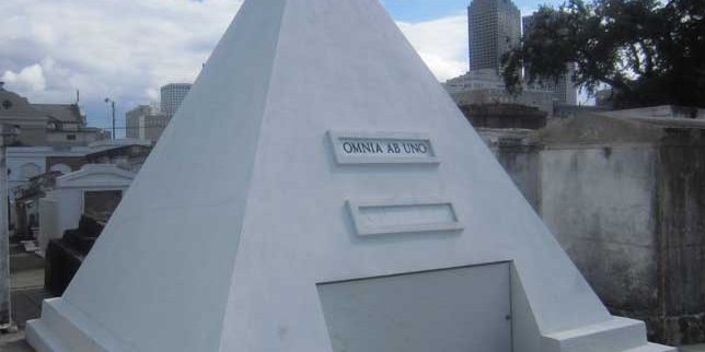 illuminati symbol nicolas cage tomb pyramid