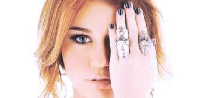 illuminati signs Miley Cyrus hidden eye