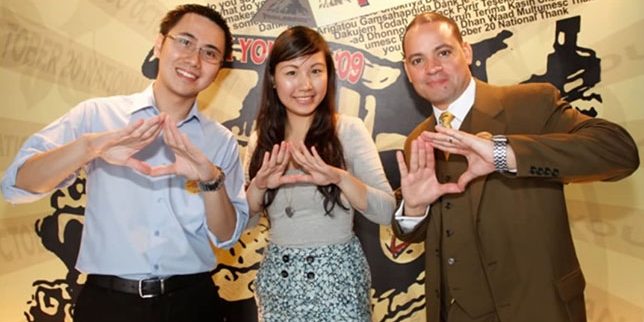 illuminati sign toblerone pyramid