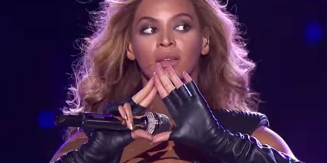 illuminati sign beyonce superbowl pyramid sign