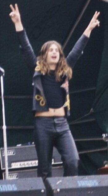 illuminati sign black sabbath ozzy Osbourne v sign